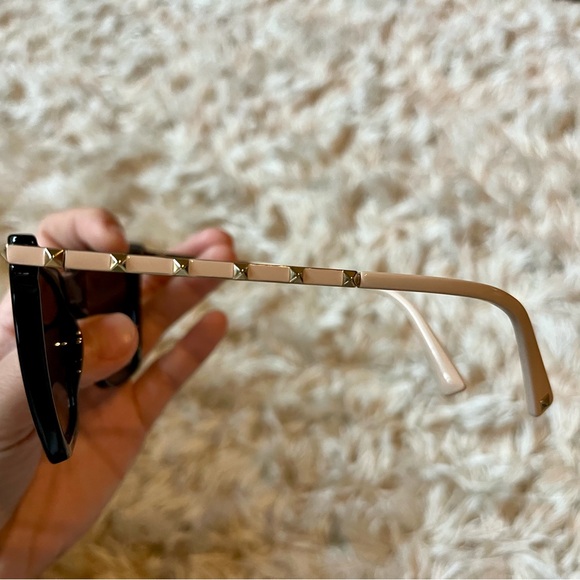 Valentino 54 mm rock stud sunglasses - Picture 4 of 7